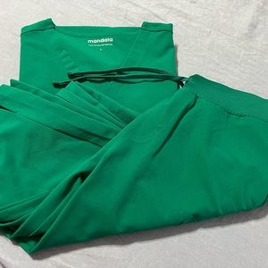 Mandala NWOT Scrub Set Large Top and Large Tall Pants